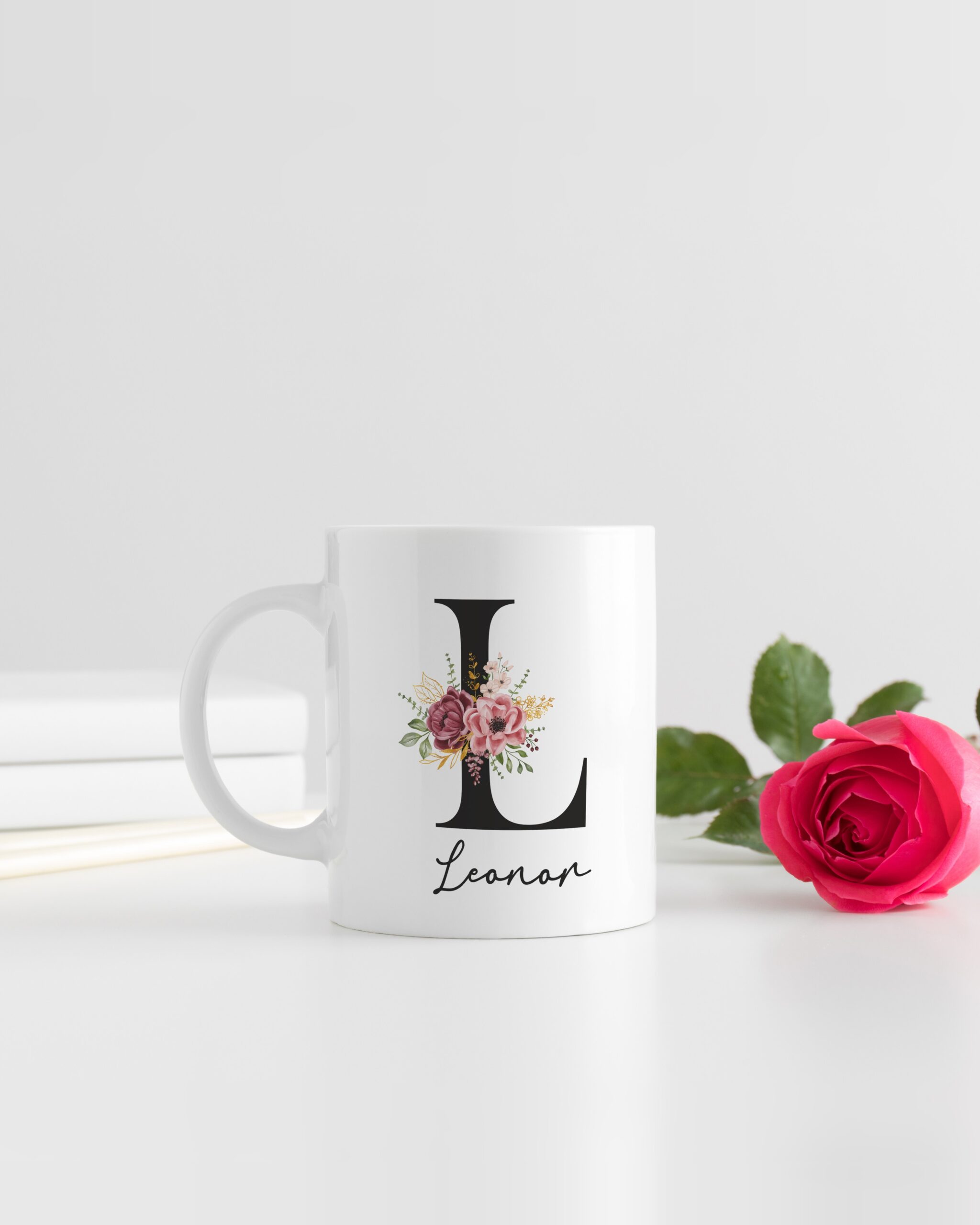 Caneca Inicial Floral