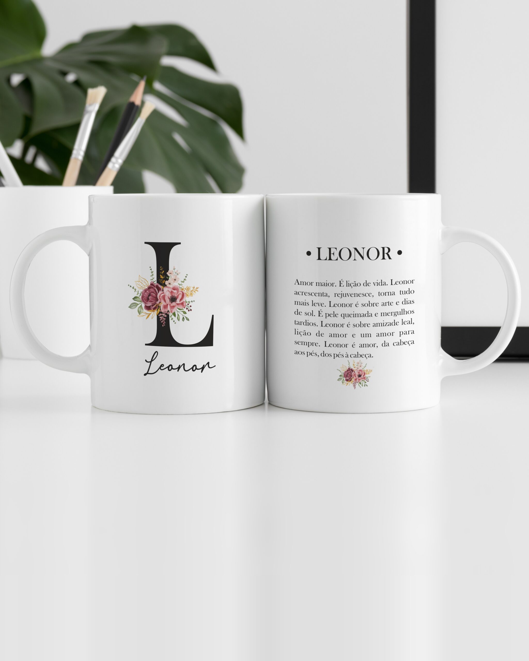 Caneca Inicial Floral com Texto