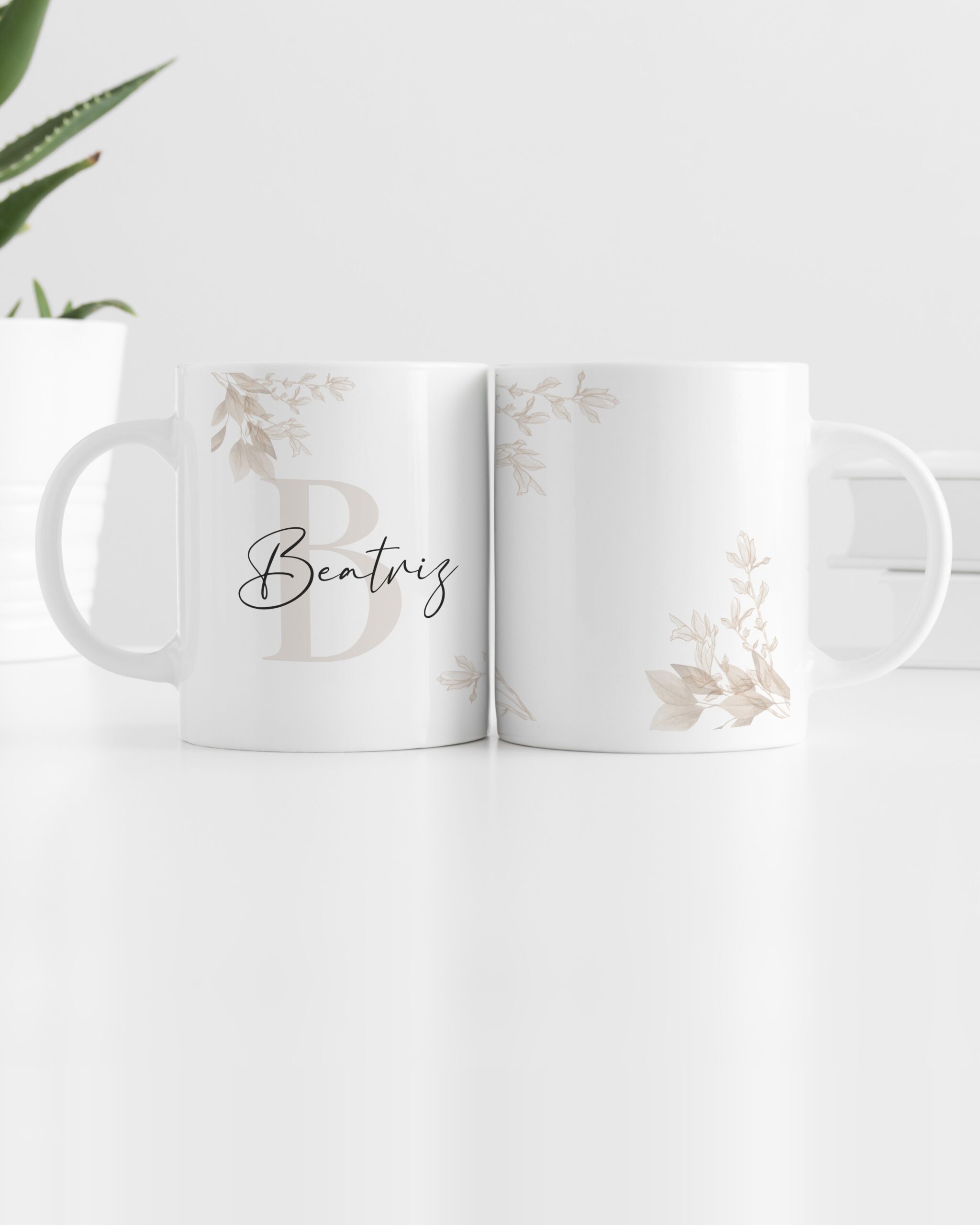 Caneca Inicial com Nome Floral