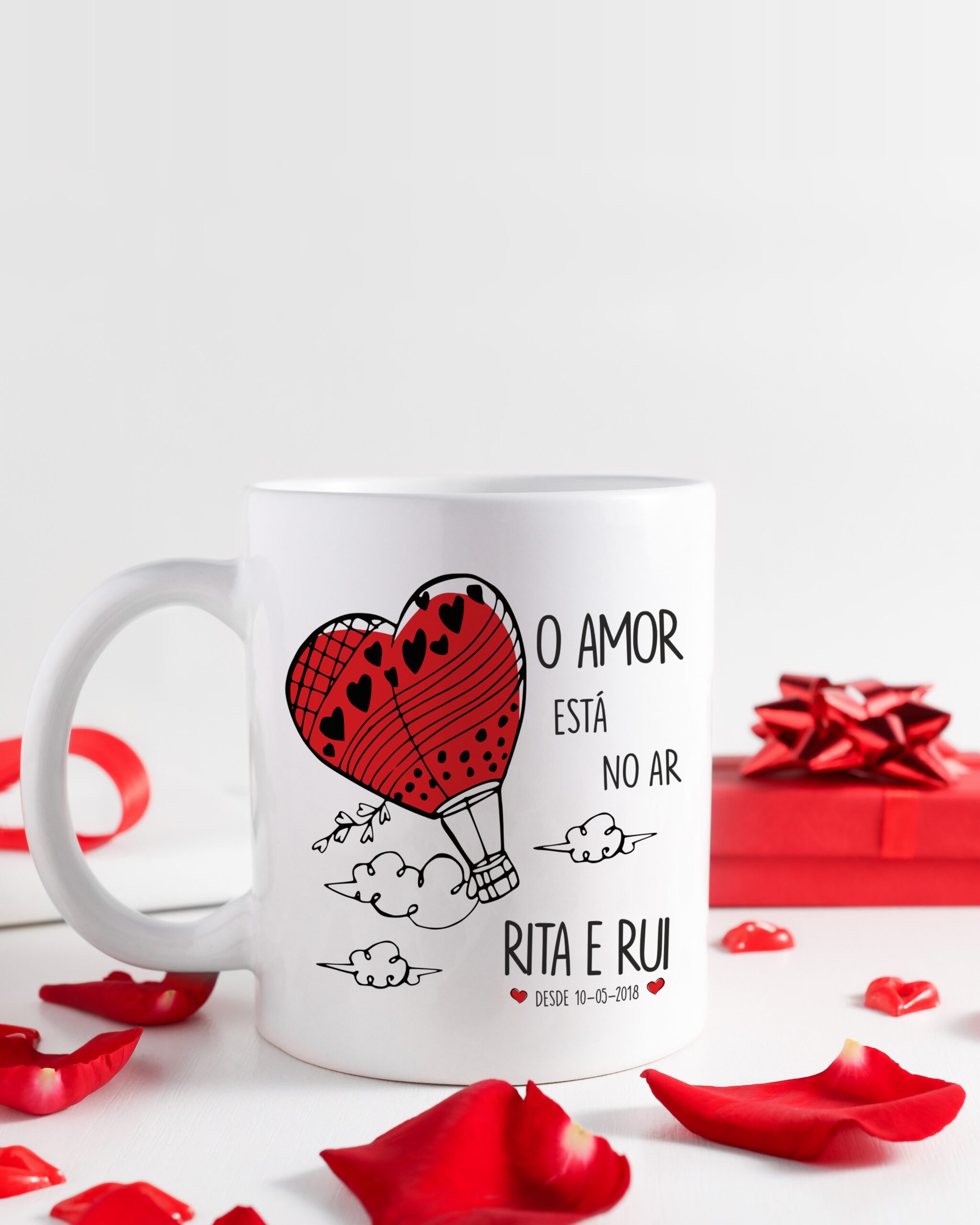 Caneca O Amor Está no Ar
